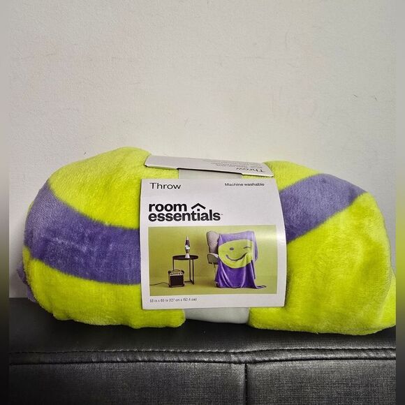 Smiley Chartreuse Throw Pillow & Blanket Set Flutter Plush Room Essentials Emoji - Picture 2 of 12
